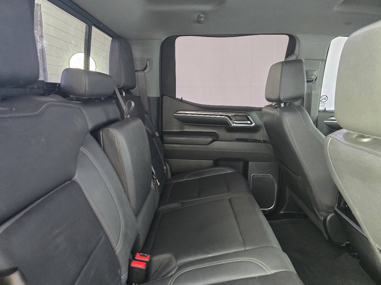Used 2023 Chevrolet Silverado 1500 LTZ w/ LTZ Convenience Package II AWD/4WD image 17