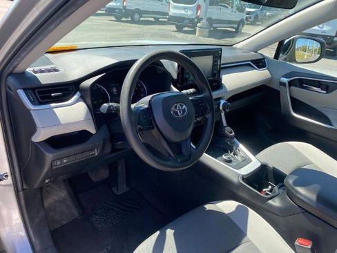 Used 2022 Toyota RAV4 XLE AWD/4WD image 12