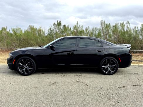 Used 2020 Dodge Charger SXT w/ Blacktop Package image 10
