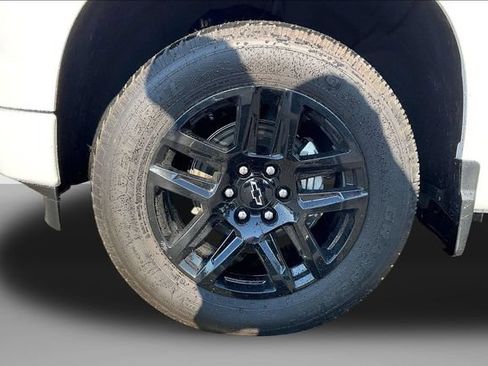 Used 2023 Chevrolet Silverado 1500 Custom AWD/4WD image 9