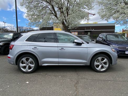 Used 2022 Audi Q5 2.0T Premium Plus w/ Premium Plus Package AWD/4WD image 2