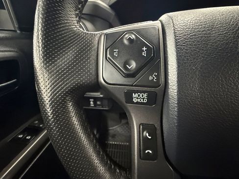 Used 2019 Toyota Tacoma TRD Off-Road AWD/4WD image 17