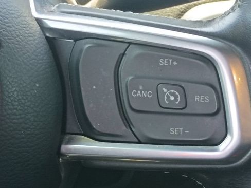 Used 2020 Jeep Gladiator Overland AWD/4WD image 29