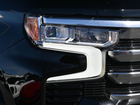 Used 2025 Chevrolet Silverado 1500 High Country w/ High Country Premium Package image 13