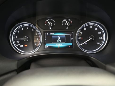 Used 2019 Buick Enclave Essence image 13