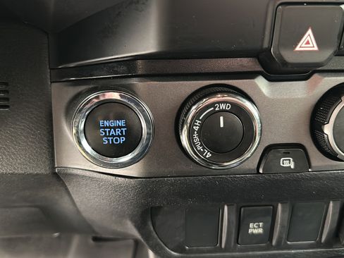 Used 2021 Toyota Tacoma TRD Off-Road AWD/4WD image 25
