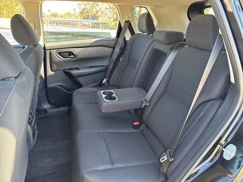 Used 2024 Nissan Rogue S image 17