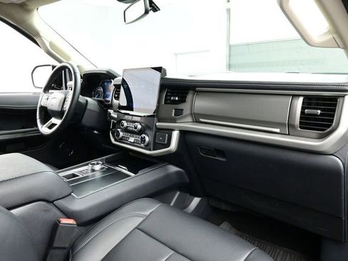 Used 2024 Ford Expedition Max XLT image 18