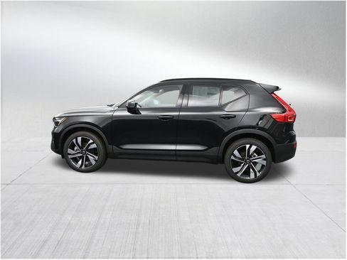 New 2026 Volvo XC40 B5 Ultra AWD/4WD image 2