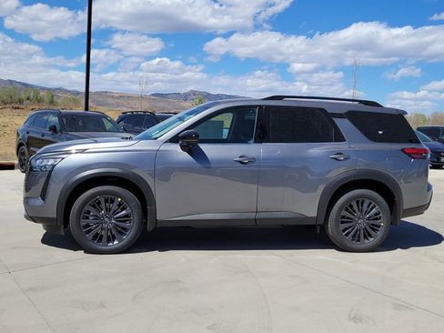 New 2026 Nissan Pathfinder SL image 2