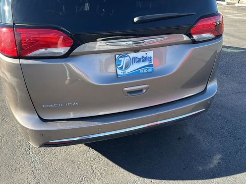 Used 2017 Chrysler Pacifica Touring-L image 26
