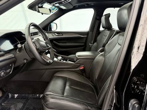 Used 2023 Jeep Grand Cherokee Overland w/ Advanced Protech Group III AWD/4WD image 12