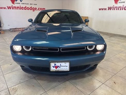 Used 2020 Dodge Challenger SXT RWD image 2