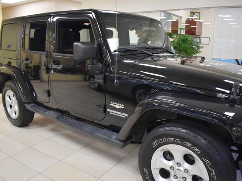 Used 2013 Jeep Wrangler Unlimited Sahara w/ Connectivity Group AWD/4WD image 46