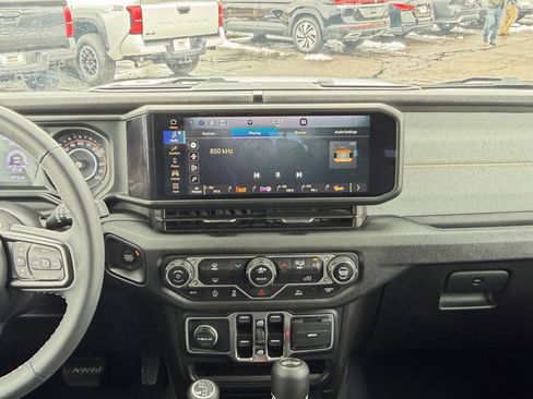 Used 2025 Jeep Wrangler Unlimited Sport AWD/4WD image 20