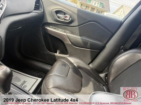 Used 2019 Jeep Cherokee Latitude Plus w/ Cold Weather Group AWD/4WD image 36