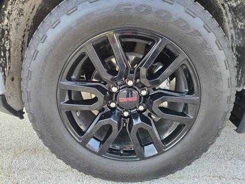 Used 2025 GMC Sierra 1500 Elevation image 12