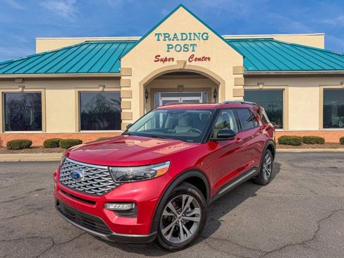 Used 2020 Ford Explorer Platinum w/ Premium Technology Package image 2