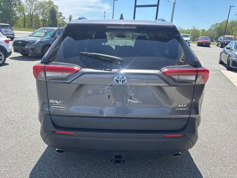 Used 2022 Toyota RAV4 XLE w/ Convenience Package image 6