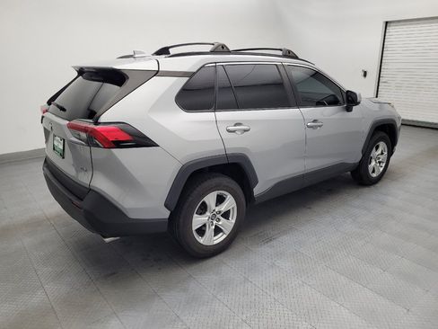 Used 2019 Toyota RAV4 XLE w/ Convenience Package FWD image 10