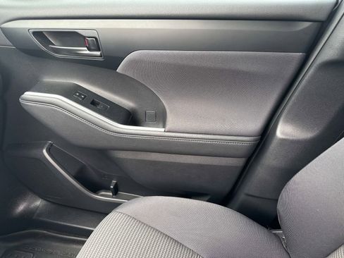 Used 2023 Toyota Highlander L image 23