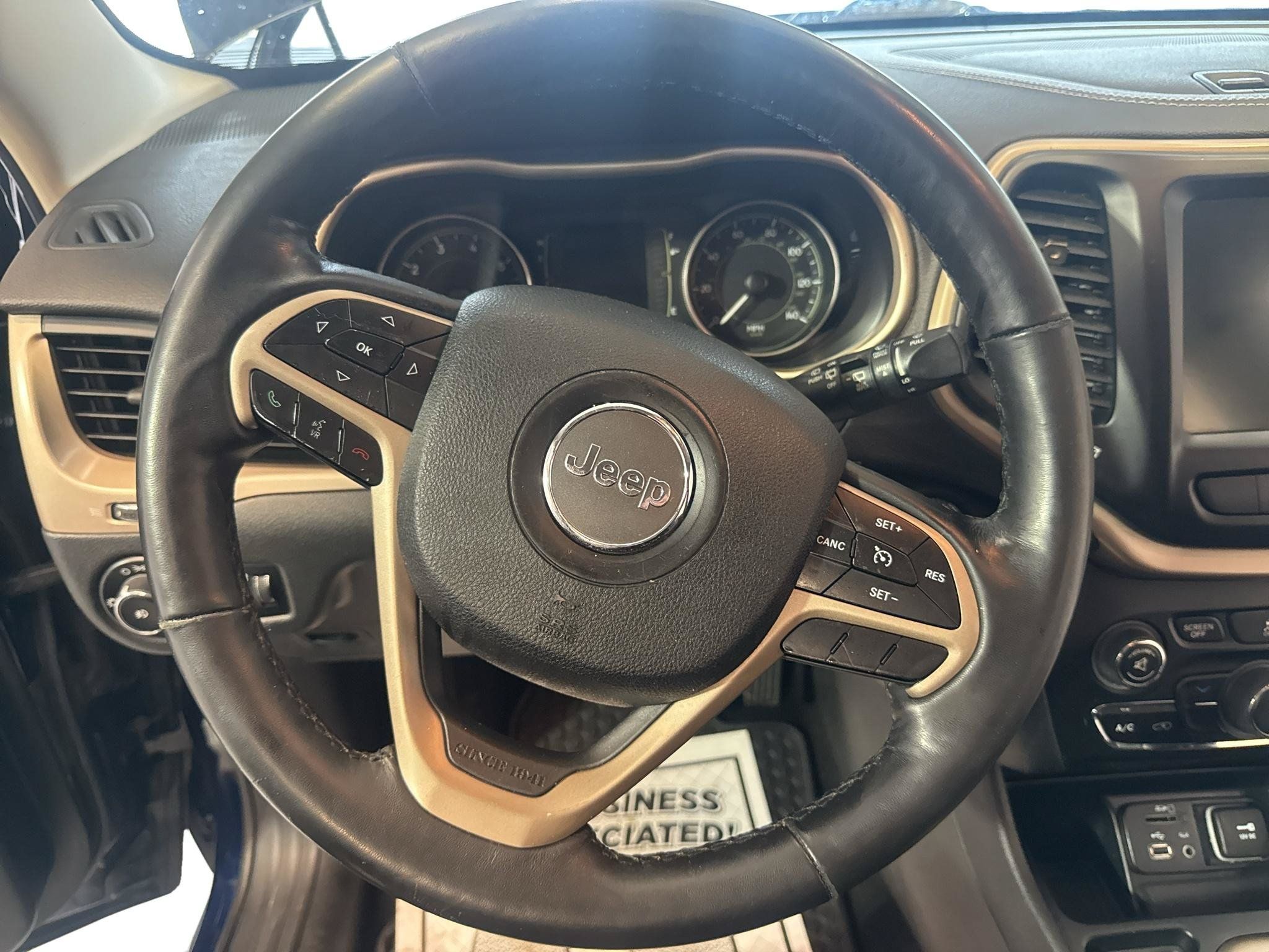 Used 2014 Jeep Cherokee Latitude w/ Cold Weather Group FWD image 17