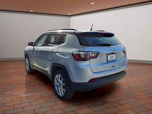 Used 2025 Jeep Compass Limited AWD/4WD image 4