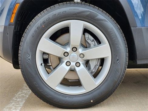 New 2024 Land Rover Defender 110 S image 10