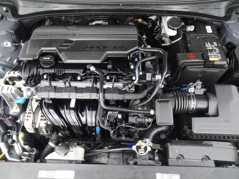 Used 2025 Hyundai Elantra Sport FWD image 13