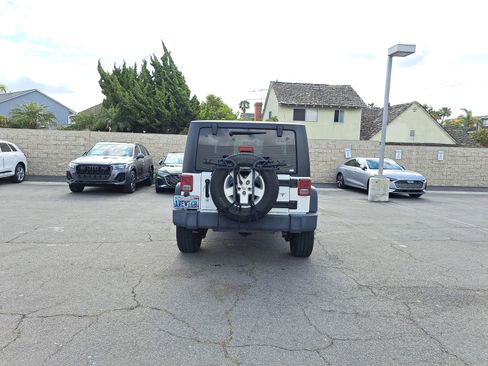 Used 2017 Jeep Wrangler Sport w/ Quick Order Package 24S AWD/4WD image 6