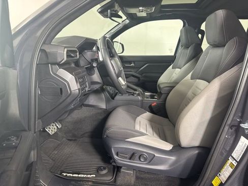 Used 2025 Toyota Tacoma TRD Sport w/ TRD Sport Upgrade Package image 11