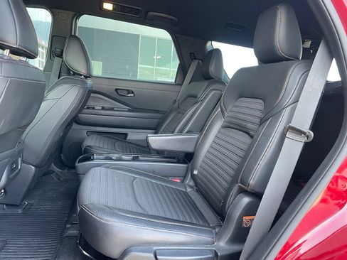 Used 2024 Nissan Pathfinder Rock Creek AWD/4WD image 16