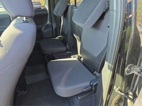 Used 2019 Toyota Tacoma TRD Sport w/ Technology Package image 10