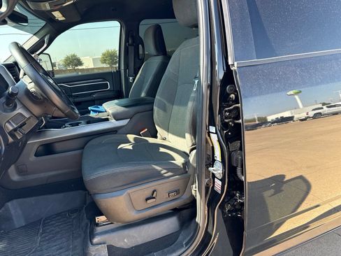 Used 2024 RAM 2500 Big Horn w/ Night Edition AWD/4WD image 12