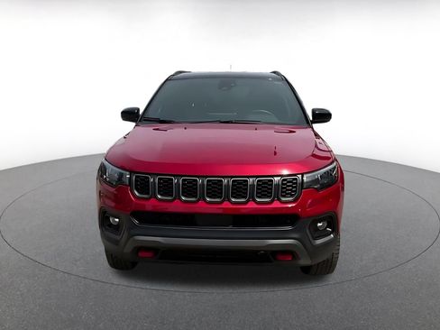 Used 2025 Jeep Compass Trailhawk AWD/4WD image 4