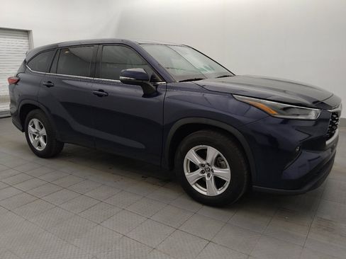 Used 2021 Toyota Highlander LE FWD image 10