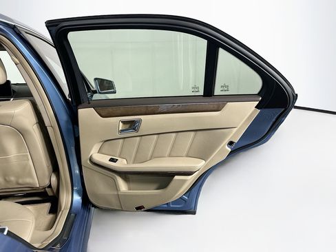 Used 2011 Mercedes-Benz E 350 Sedan image 27