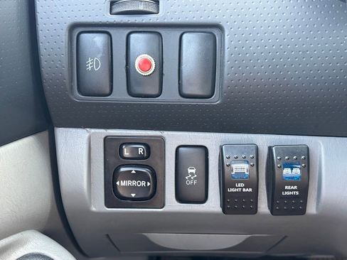 Used 2014 Toyota Tacoma PreRunner w/ SR5 Package image 21