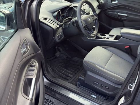 Used 2017 Ford Escape SE image 9