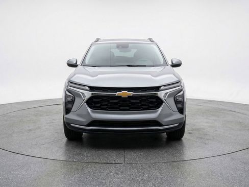 Used 2025 Chevrolet Trax LT w/ LT Convenience Package image 2