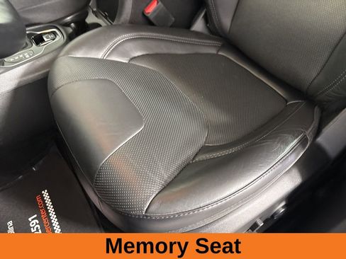 Used 2021 Jeep Cherokee Limited image 13