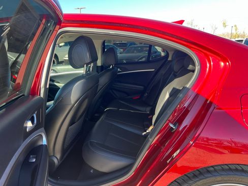 Used 2023 Genesis G70 2.0T image 17