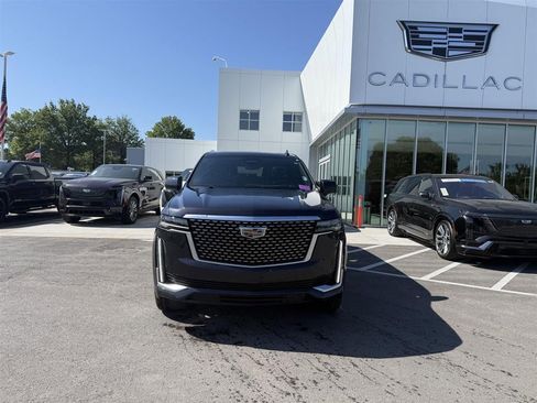 Used 2023 Cadillac Escalade ESV Premium Luxury w/ Performance Package AWD/4WD image 2