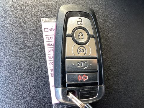 Used 2018 Ford Edge SEL w/ Equipment Group 201A AWD/4WD image 23