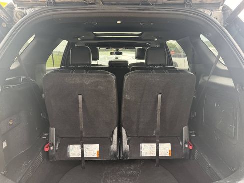Used 2019 Ford Explorer XLT w/ Equipment Group 202A AWD/4WD image 12