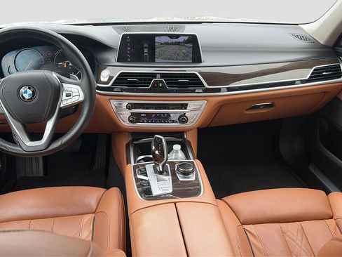 Used 2018 BMW 750i RWD image 13