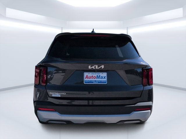 Used 2025 Kia Sorento LX FWD image 4