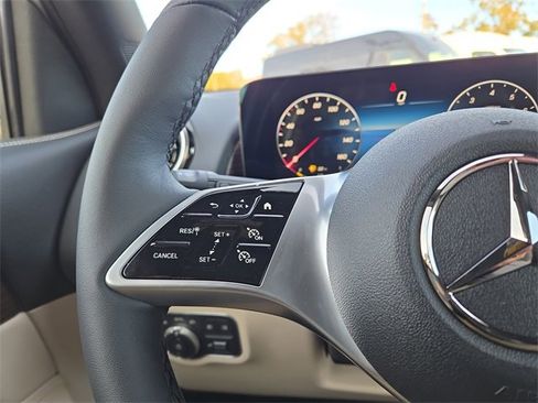New 2026 Mercedes-Benz GLB 250 4MATIC image 18