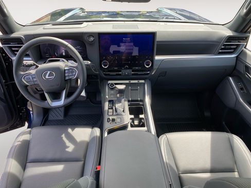Used 2026 Lexus GX 550 w/ Accessory Package (2T) AWD/4WD image 12