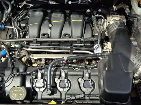 Used 2018 Ford Explorer XLT w/ Equipment Group 202A AWD/4WD image 30